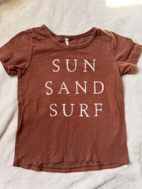 Rylee + Cru Rust Brown 'Sun Sand Surf' Tee